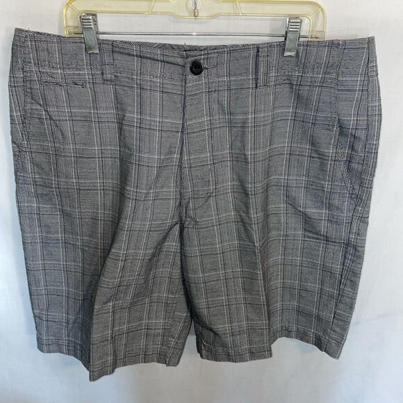 Champs Sports Golf Shorts Mens Size 38 Gray Striped Inseam 10 Rise 13 Zip Fly - Picture 1 of 12